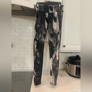 Black and White Snake Print Leggings